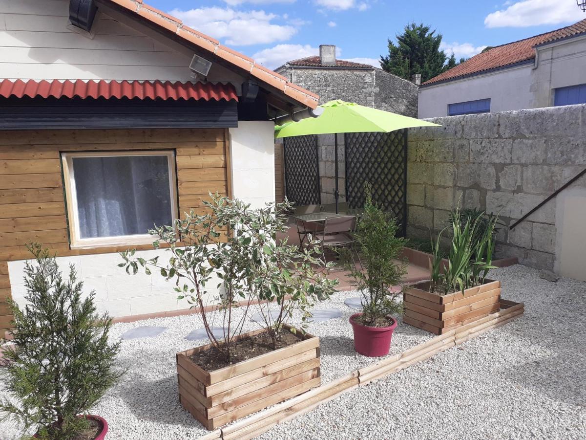Le Clos Des Passiflores Pons Luaran gambar