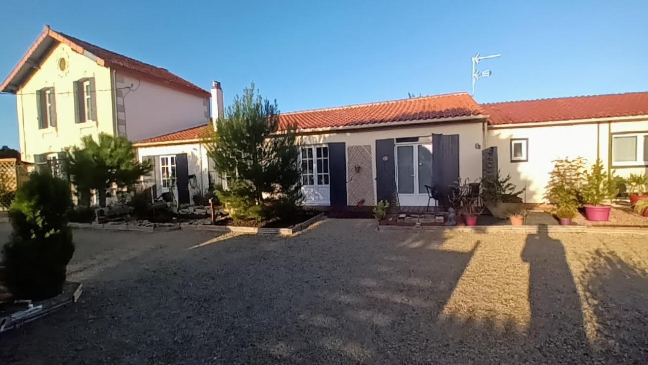 Le Clos Des Passiflores Pons Luaran gambar