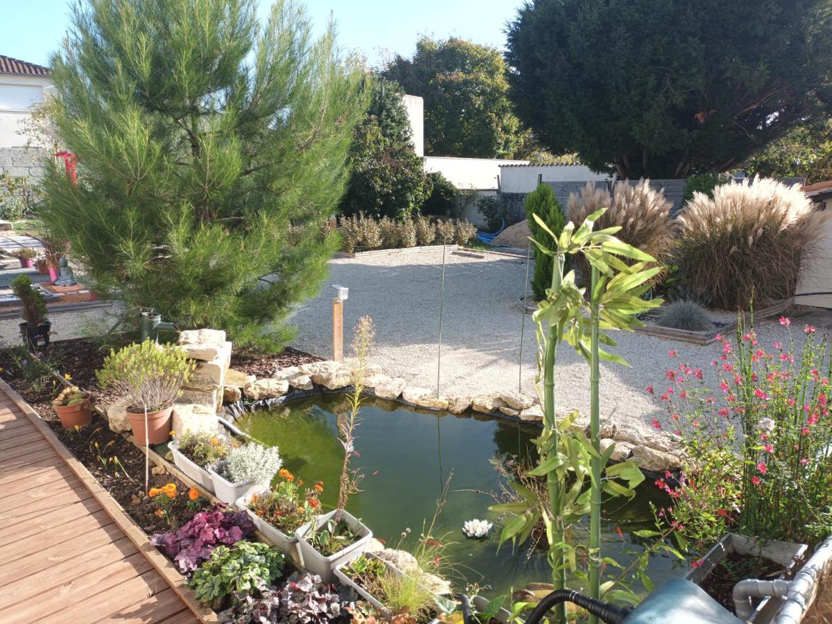 Le Clos Des Passiflores Pons Luaran gambar