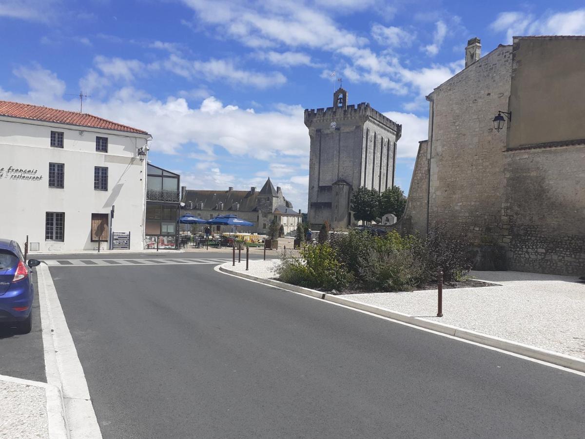 Le Clos Des Passiflores Pons Luaran gambar