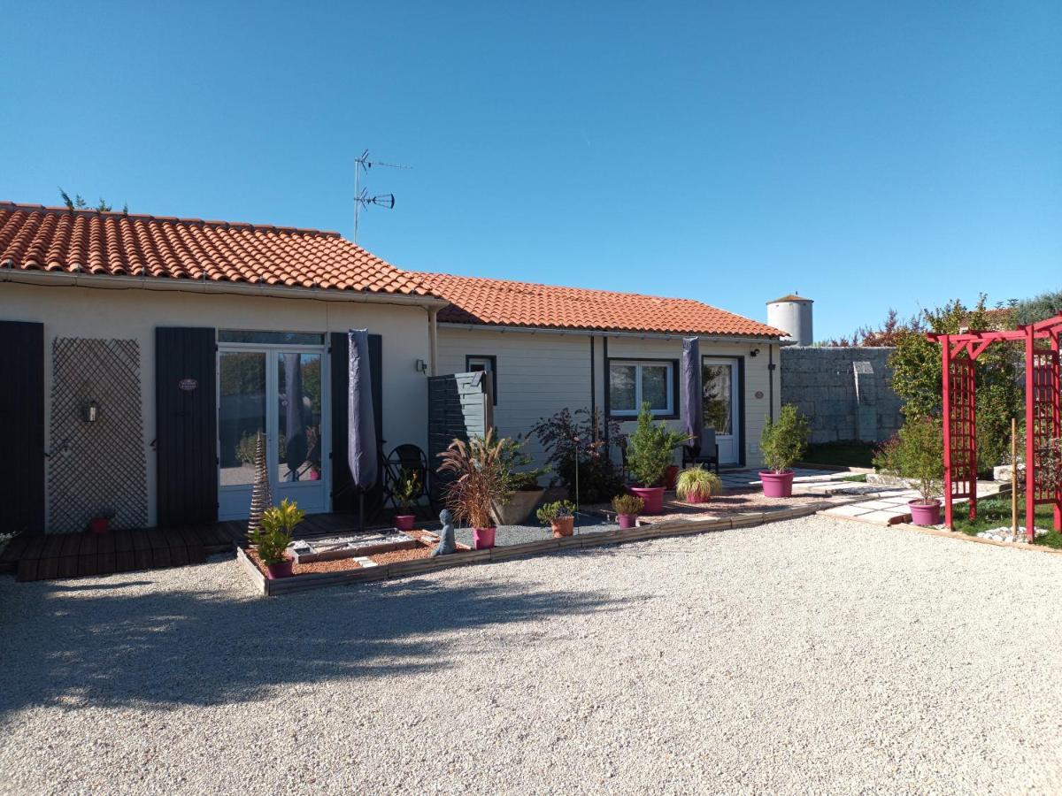 Le Clos Des Passiflores Pons Luaran gambar