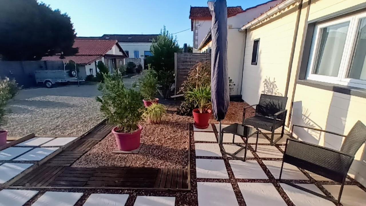 Le Clos Des Passiflores Pons Luaran gambar