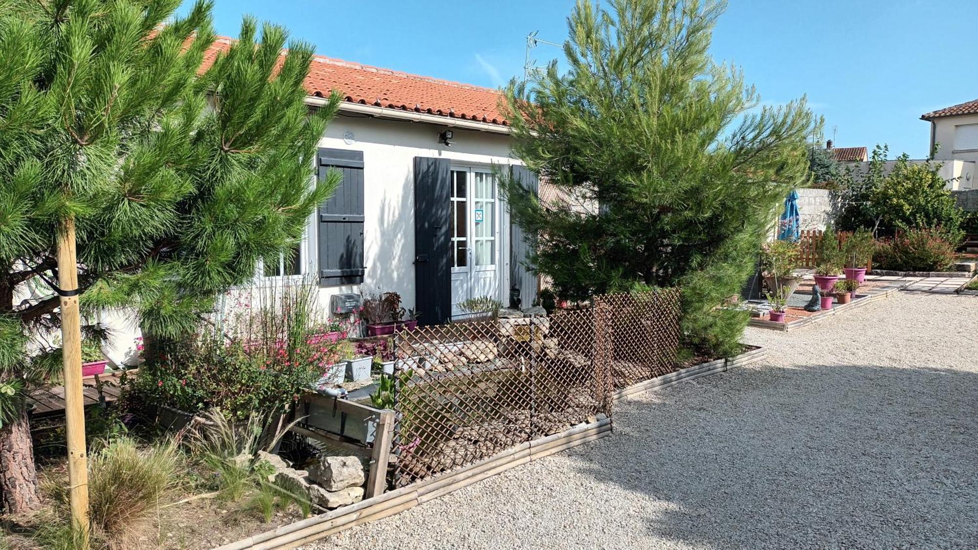 Le Clos Des Passiflores Pons Luaran gambar