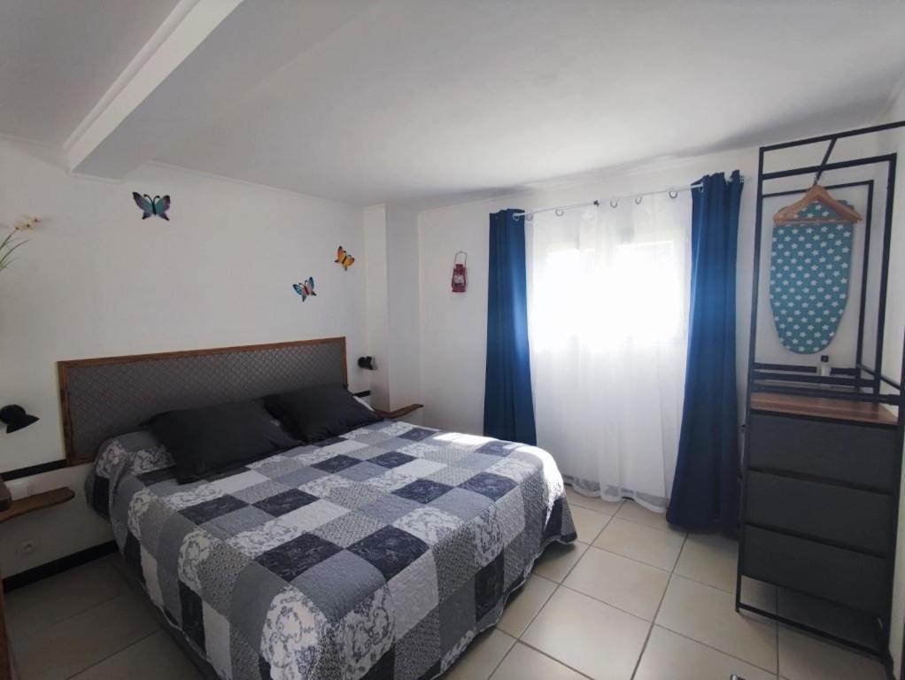 Le Clos Des Passiflores Pons Luaran gambar