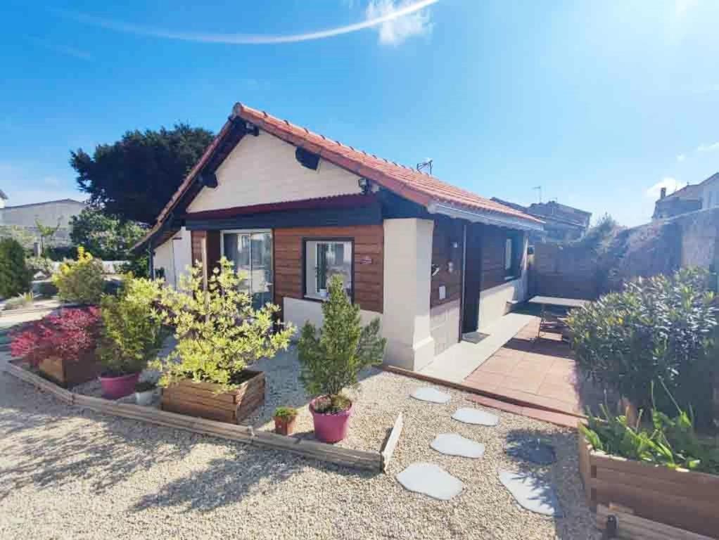 Le Clos Des Passiflores Pons Luaran gambar