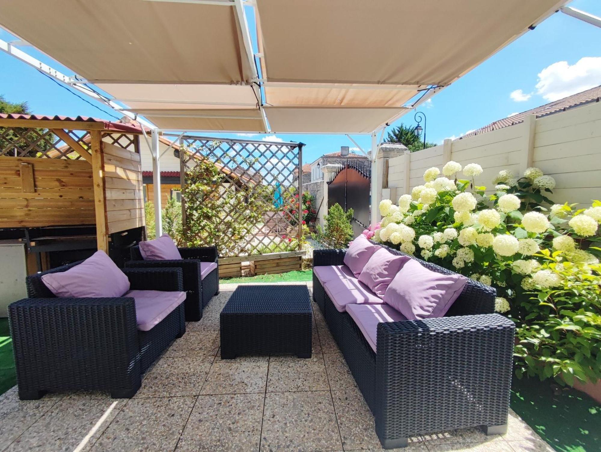 Le Clos Des Passiflores Pons Luaran gambar